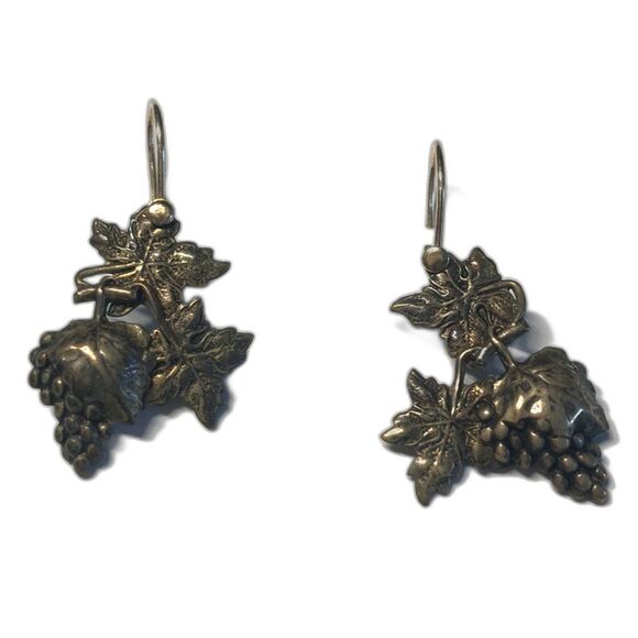 Vintage Grapes Earrings Antique Brass Metal Dangle Drop - Picture 1 of 4